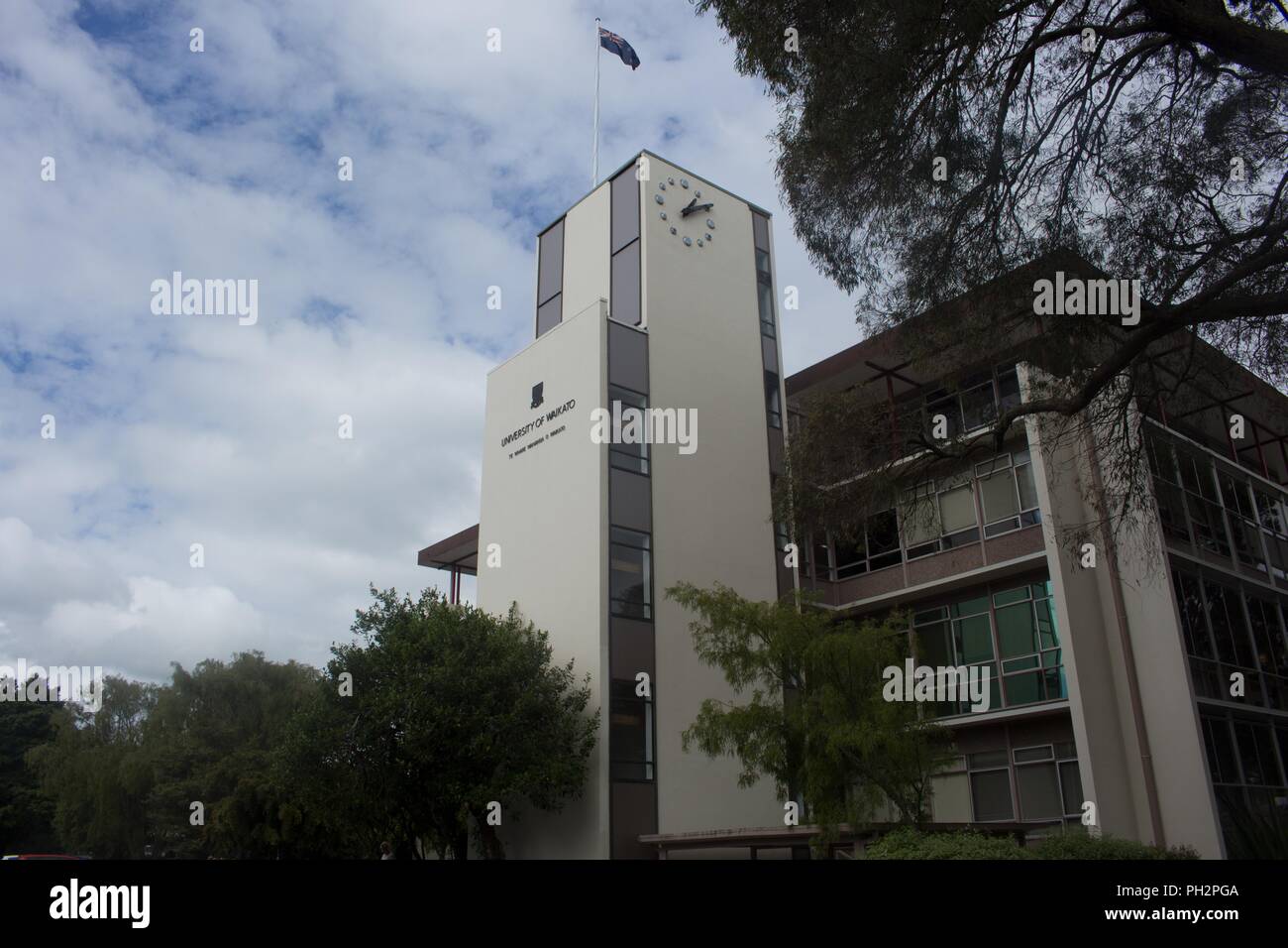 Tour de l'horloge et bâtiments du campus de l'Université de Waikato à Hamilton, Nouvelle-Zélande sur l'image, Novembre, 2017. () Banque D'Images