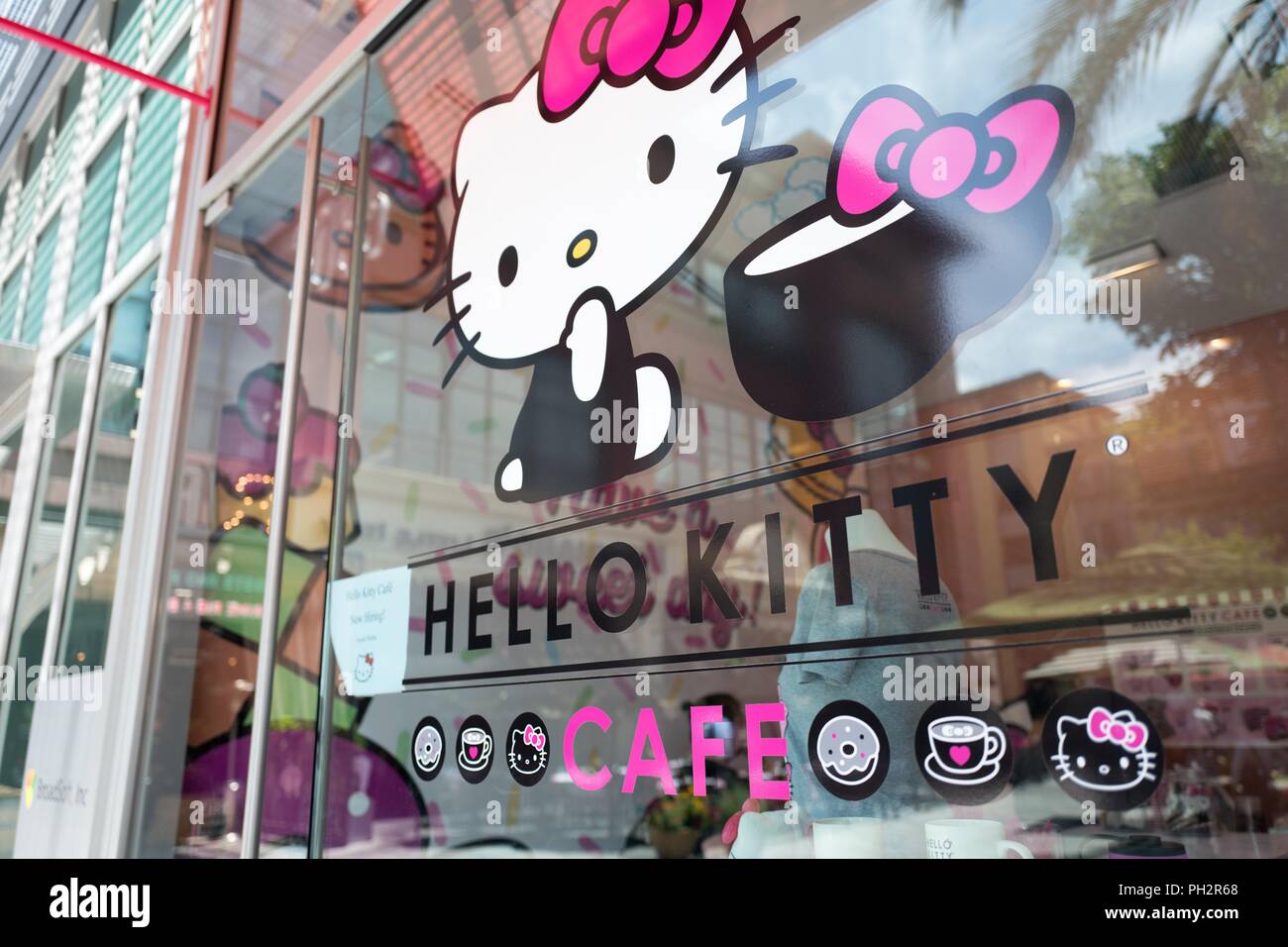 Façade de l'Hello Kitty Café, un café ouvert récemment exploité par la compagnie japonaise Sanrio, sur Santana Row dans la Silicon Valley, San Jose, Californie, le 18 juillet 2018. () Banque D'Images