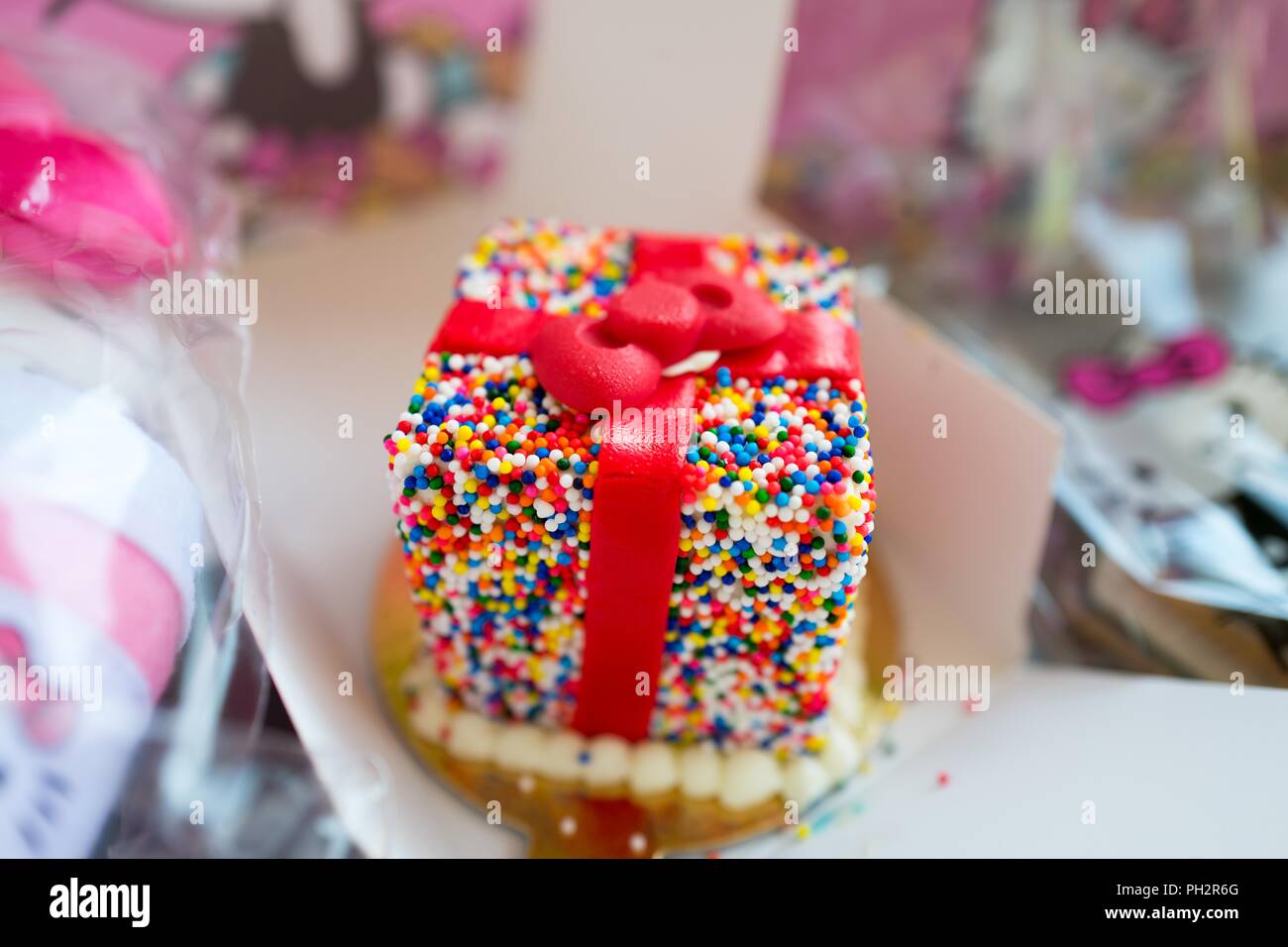 Close-up de gâteau dessert à l'Hello Kitty Café, un café ouvert récemment exploité par la compagnie japonaise Sanrio, sur Santana Row dans la Silicon Valley, San Jose, Californie, le 18 juillet 2018. () Banque D'Images