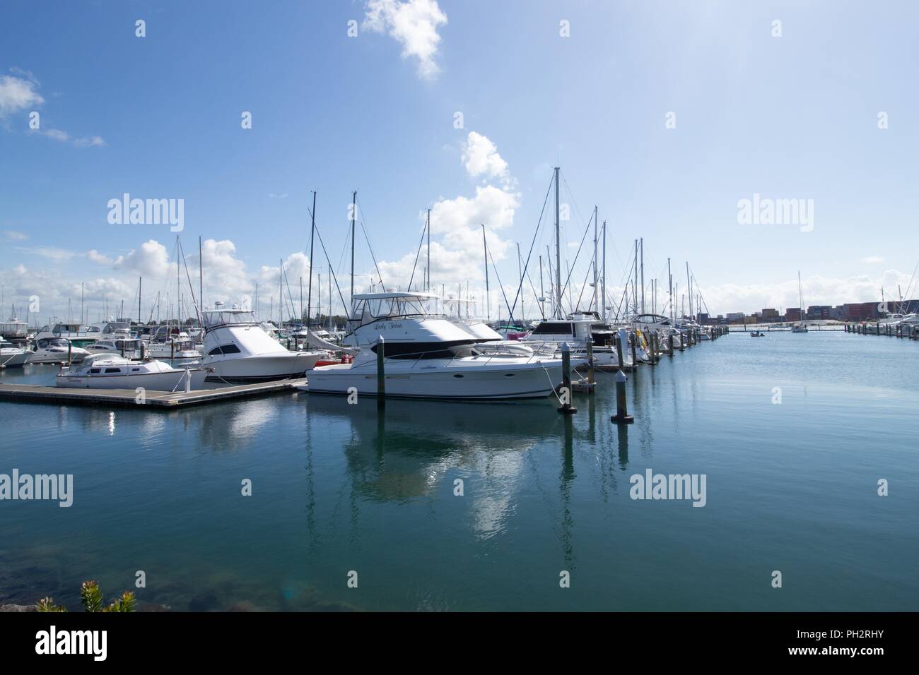 Dans les bateaux à quai Tauranga bridge marina, Tauranga, île du Nord, Nouvelle-Zélande, le 30 octobre 2017. () Banque D'Images