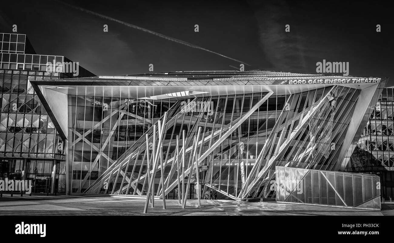 Dublin, Irlande, en mars 2018, à l'extérieur du bord Gáis Energy Theatre situé à Grand Canal Square Banque D'Images