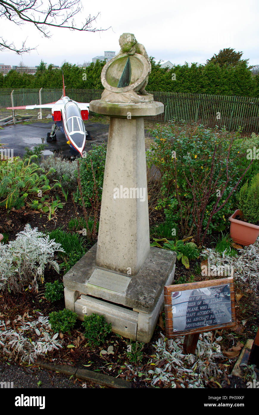 Le Busk Memorial. Lieutenant-Teshmaker Busk, Londres les ingénieurs en électricité. RE(T) était un pionnier du début de la conception des avions. Avion Banque D'Images