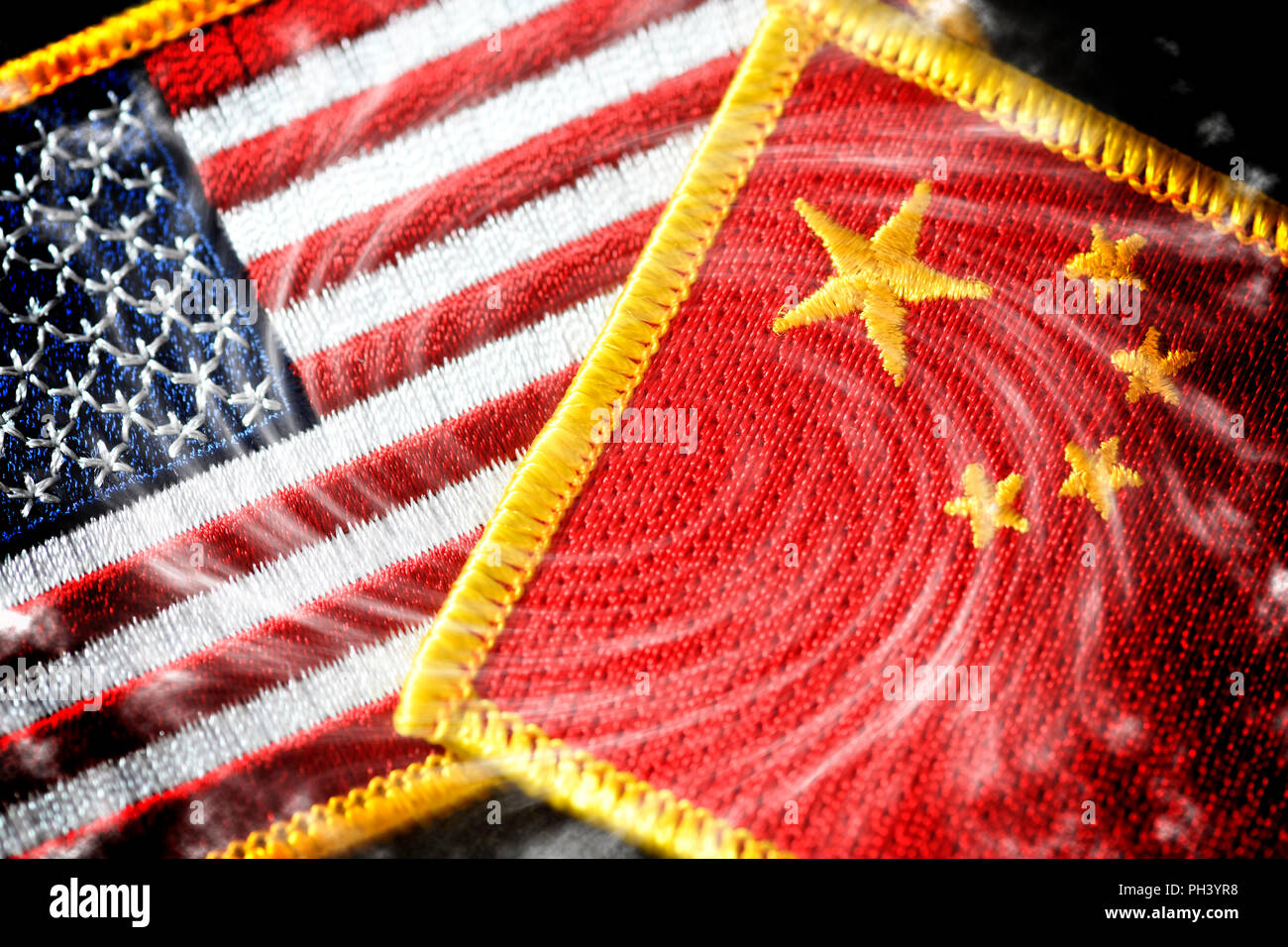 Drapeaux des USA et de la Chine, guerre des tarifs Banque D'Images