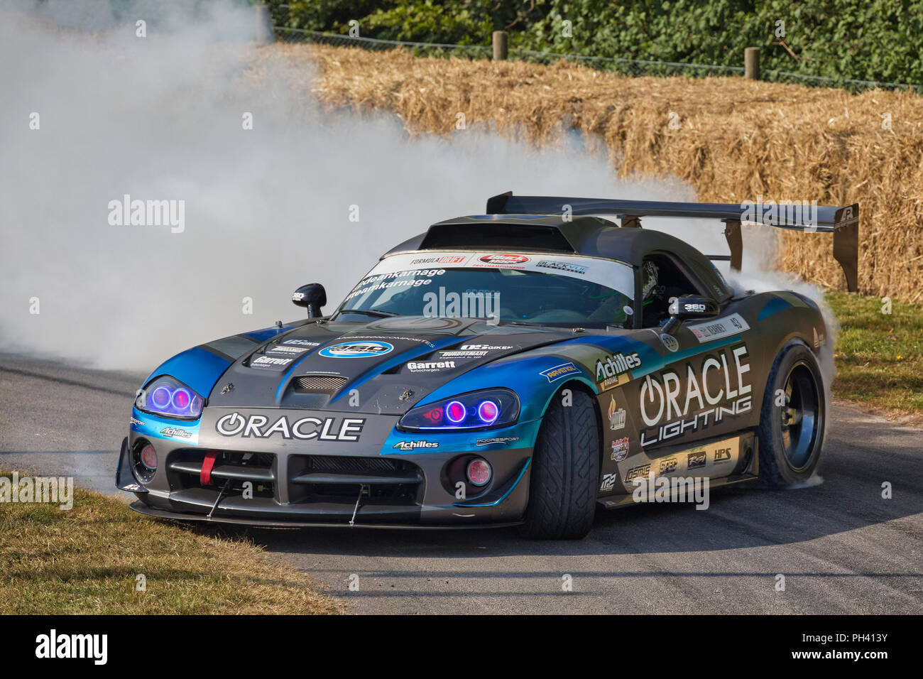 Dodge Viper 2016 Formula Drift voiture avec chauffeur Dean Kearney au caoutchouc brûlé 2018 Goodwood Festival of Speed, Sussex, UK. Banque D'Images