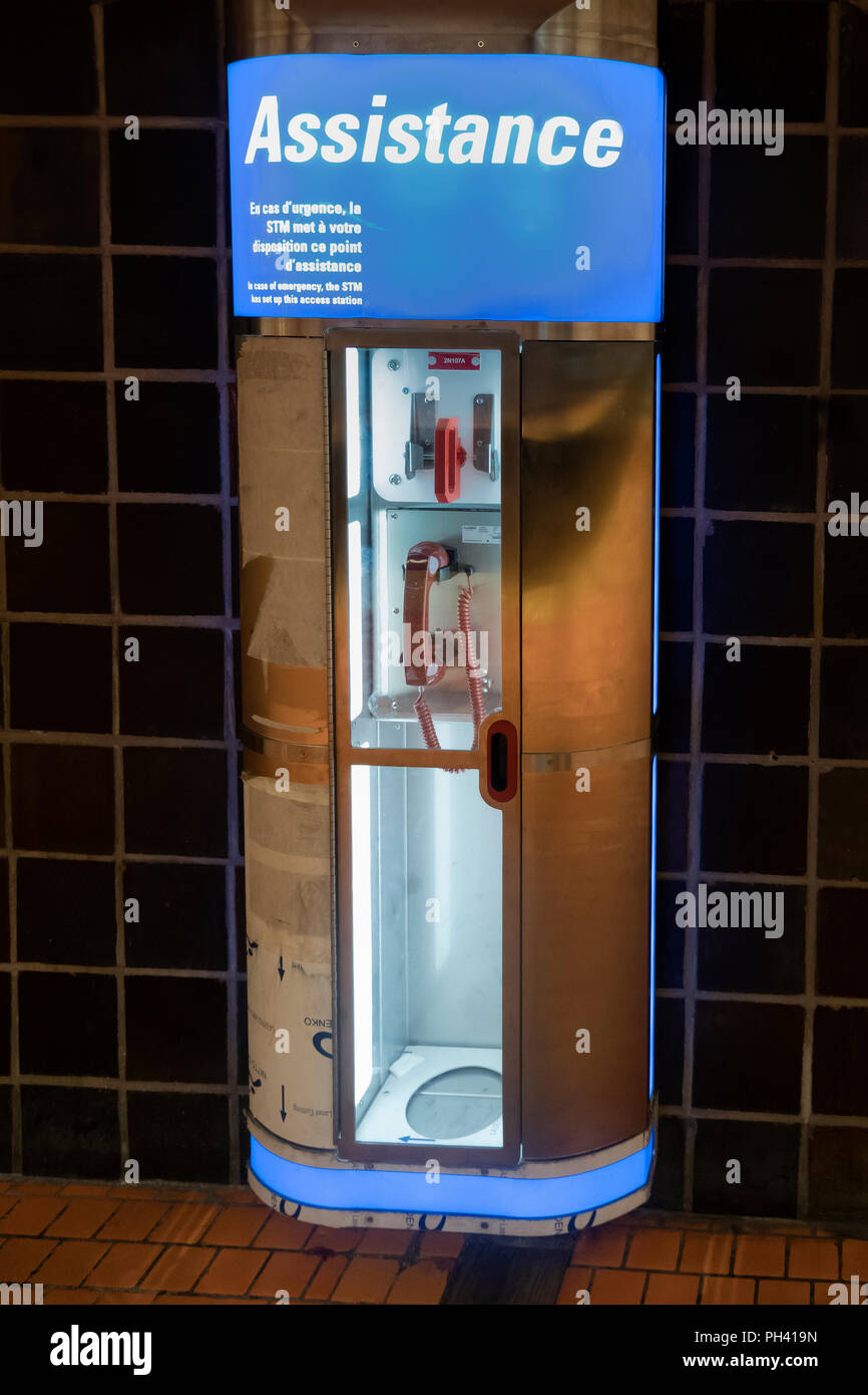 Un téléphone d'urgence et d'alarme dans une station de métro de Montréal Banque D'Images