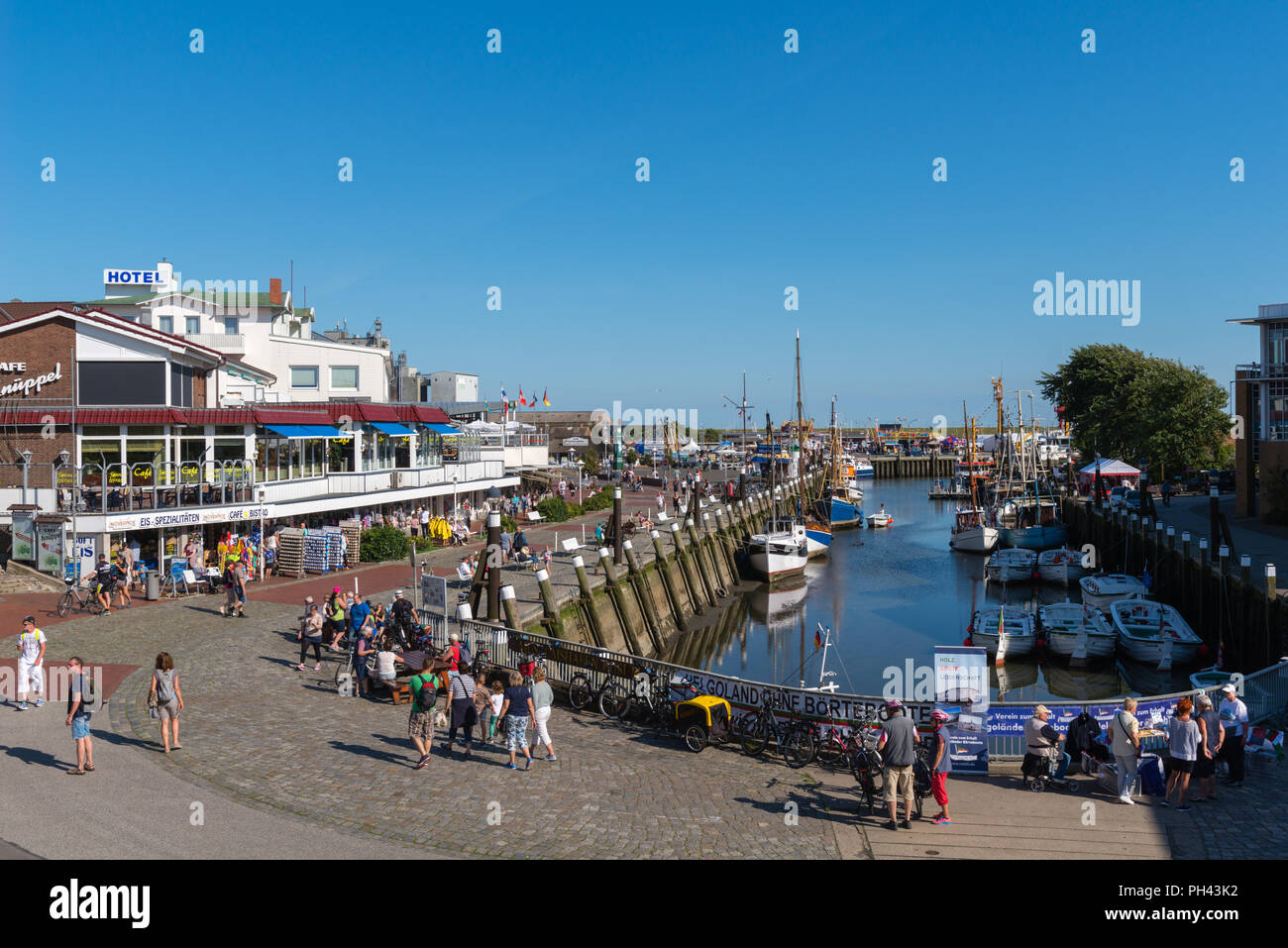 Scène de port avec des bateaux de pêche, villégiature, Büsum, Dithmarschen, Schleswig-Holstein, Allemagne, Europe Banque D'Images
