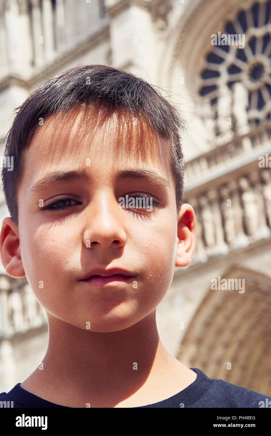 Garcon Avec De Beaux Yeux Verts Photo Stock Alamy