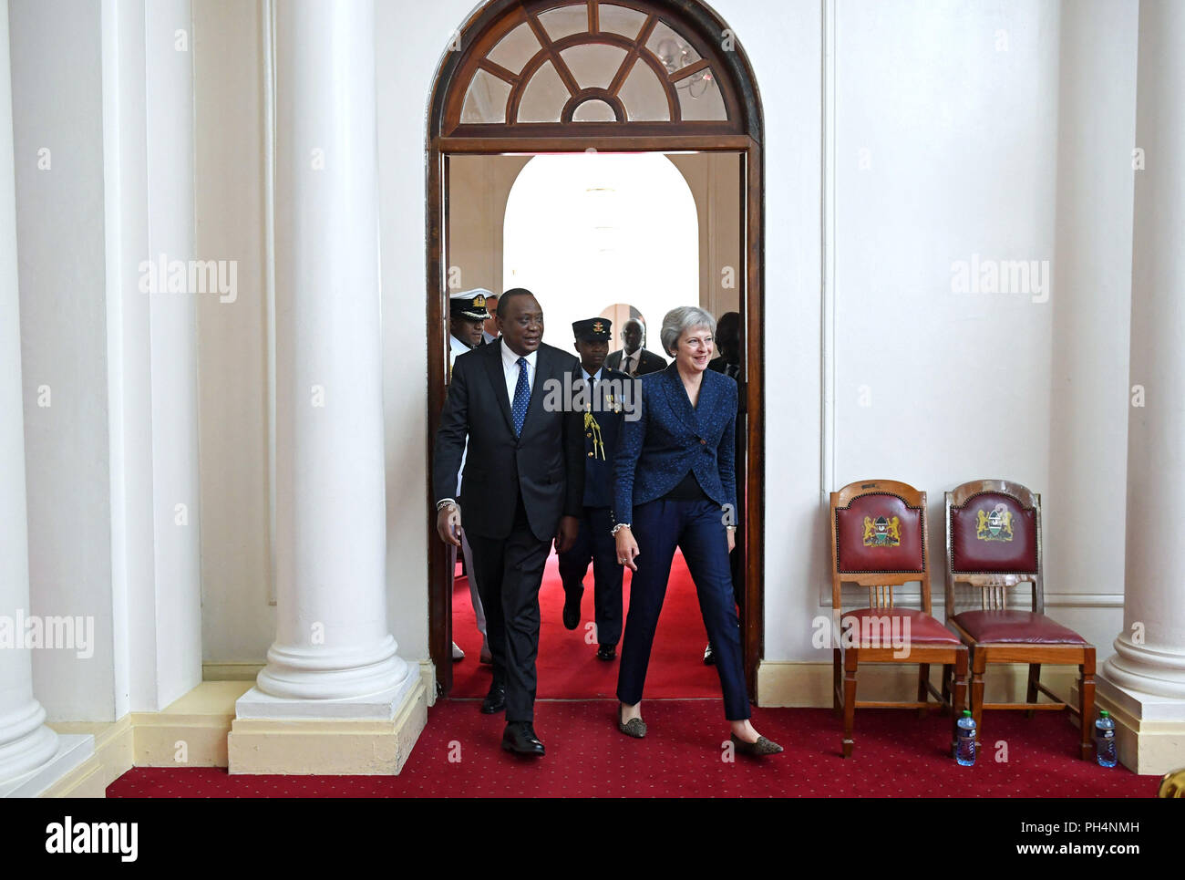 Premier ministre Theresa mai avec le président du Kenya Uhuru Kenyatta à la State House à Nairobi, le troisième jour de sa visite en Afrique. ASSOCIATION ESS Photo. Photo date : Jeudi 30 août 2018. Voir l'histoire de l'Afrique. LA POLITIQUE PA Crédit photo doit se lire : Stefan Rousseau/PA Wire Banque D'Images