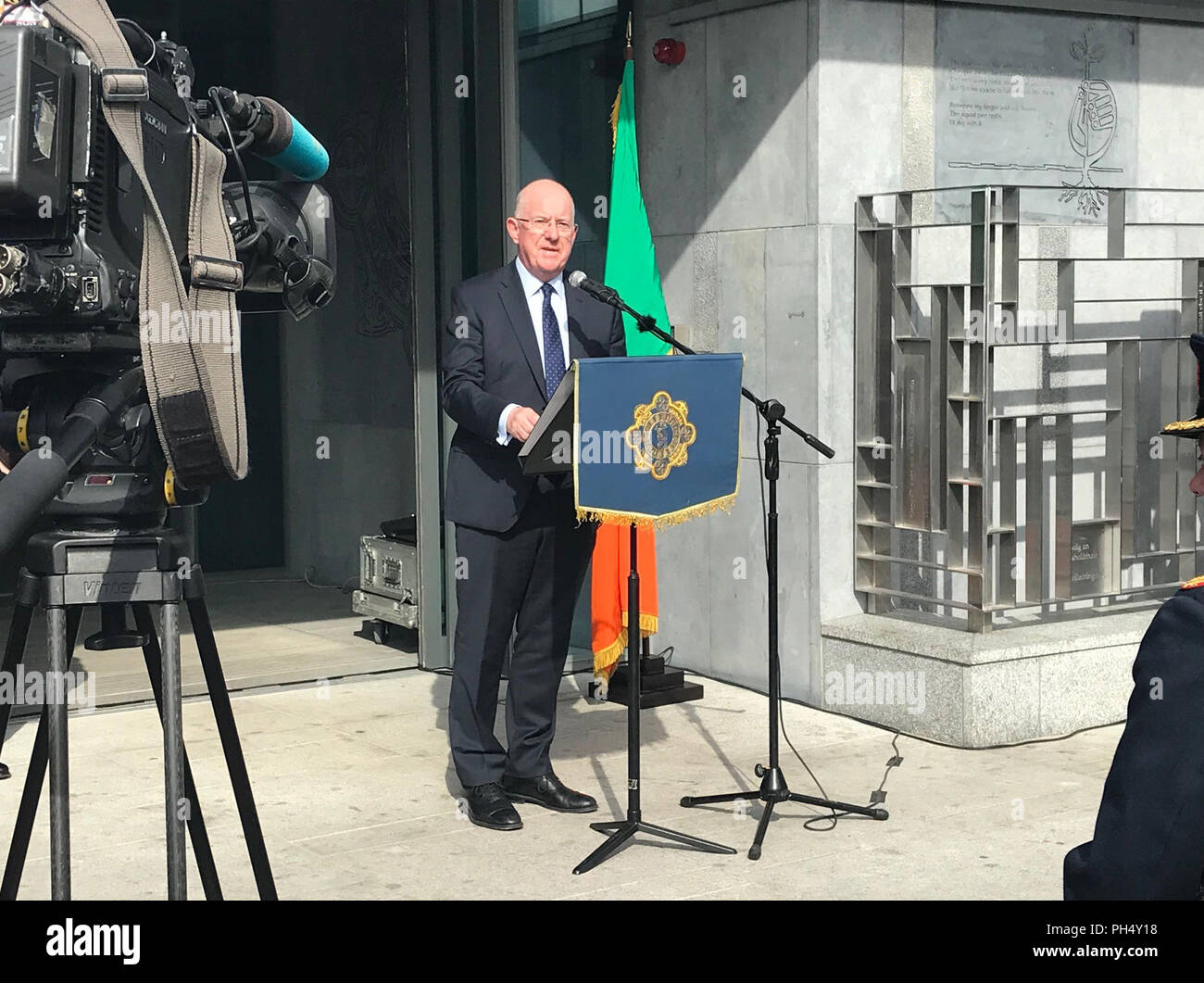 Ministre de la Justice Charles Flanagan ouvre officiellement le nouveau Kevin Street Station Garda à Dublin. Banque D'Images