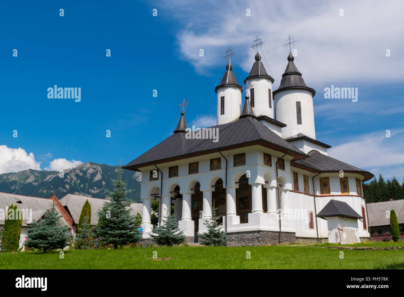 Cheia, Roumanie - 15 août 2018 : vue extérieure de Cheia monastère à Cheia, Prahova, Roumanie. Banque D'Images