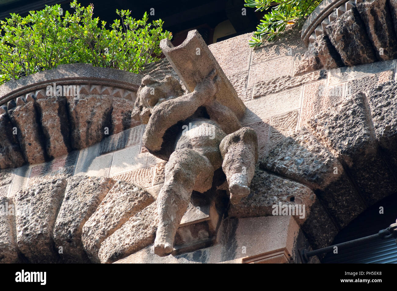 L'Italie, Lombardie, Milan, Via cappuccino servi Street, Palazzo Berri Meregall par Giulio Ulisse Arata, façade Détail Banque D'Images