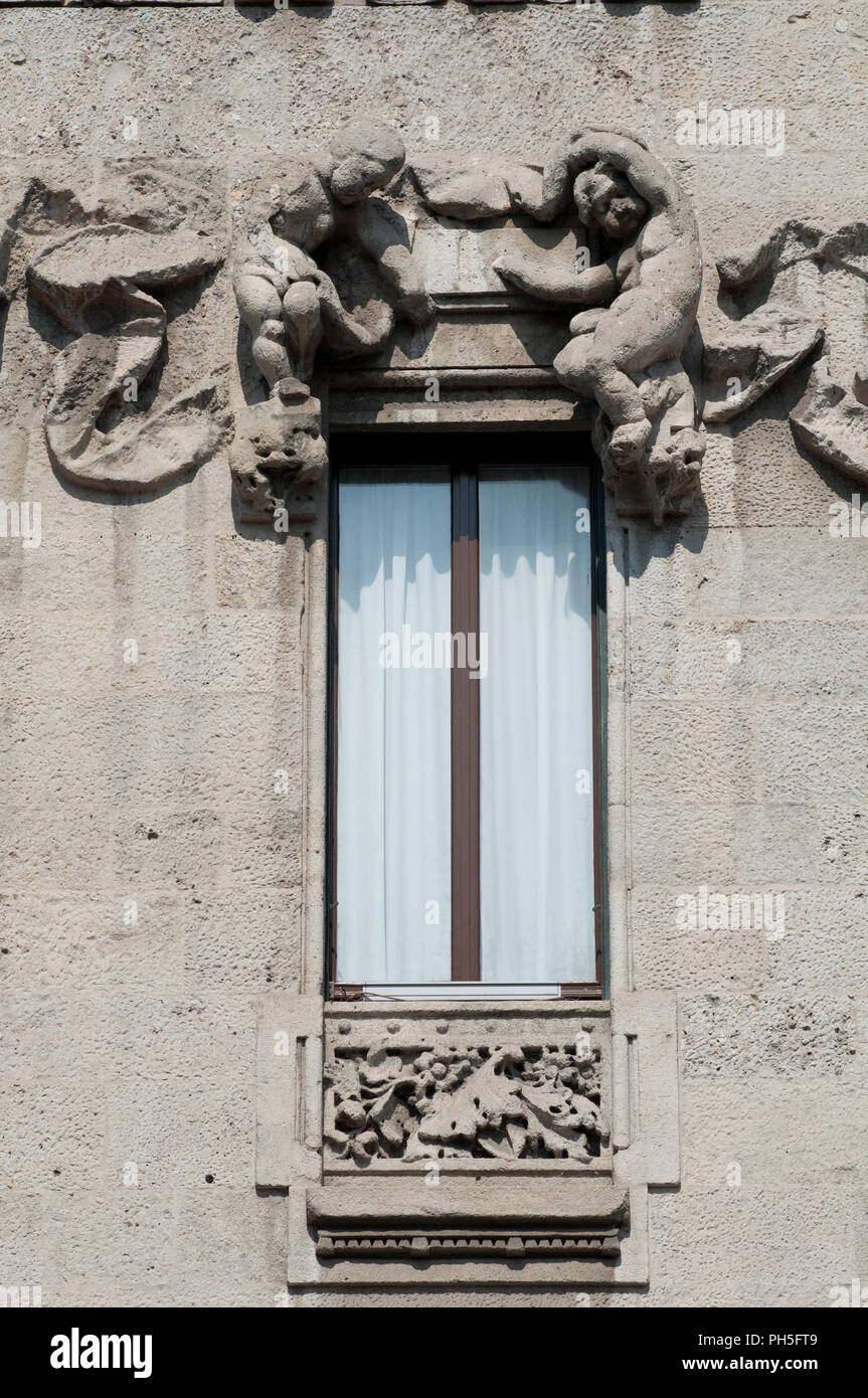 L'Italie, Lombardie, Milan, Corso Venezia, le Palazzo Castiglioni Palace par Giuseppe Sommaruga, façade Détail Banque D'Images