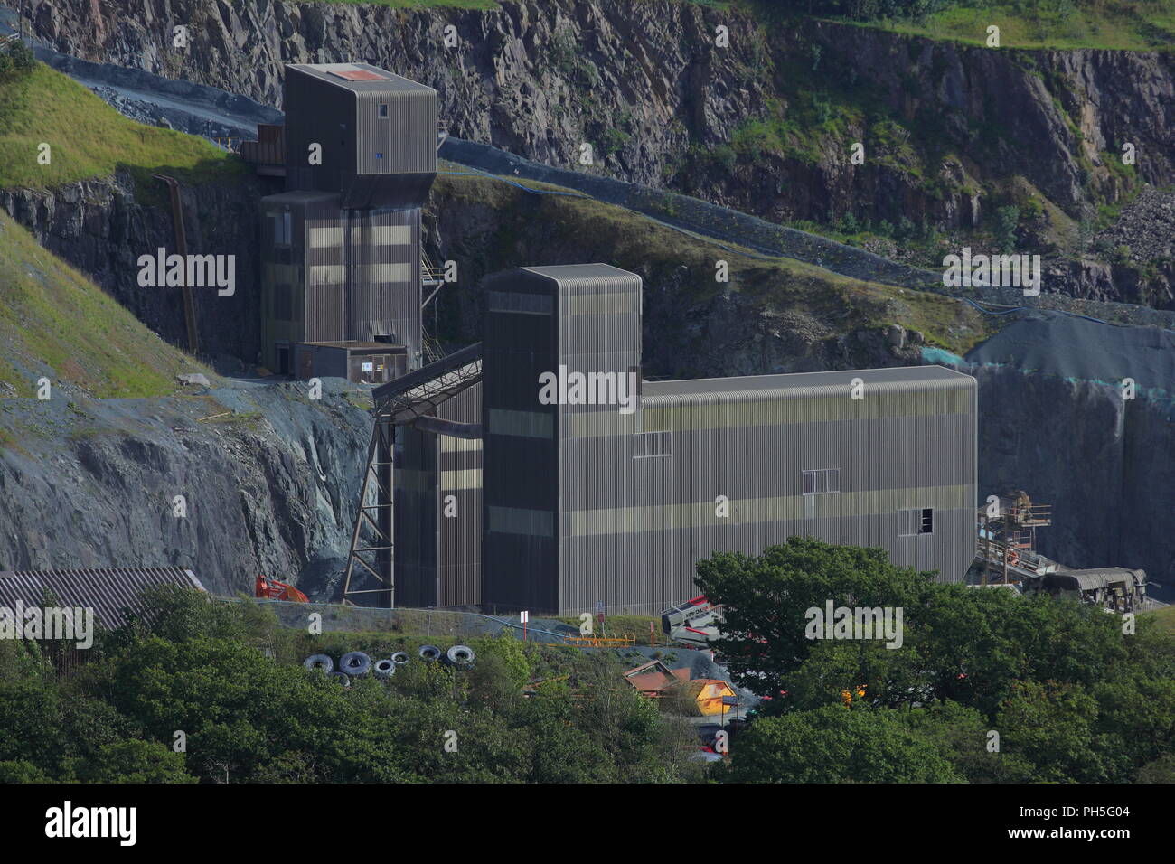 Une horreur qui se trouve dans la belle région du Yorkshire Dales est Hanson Aggregates qui est à Ingleton, Yorkshire du Nord Banque D'Images