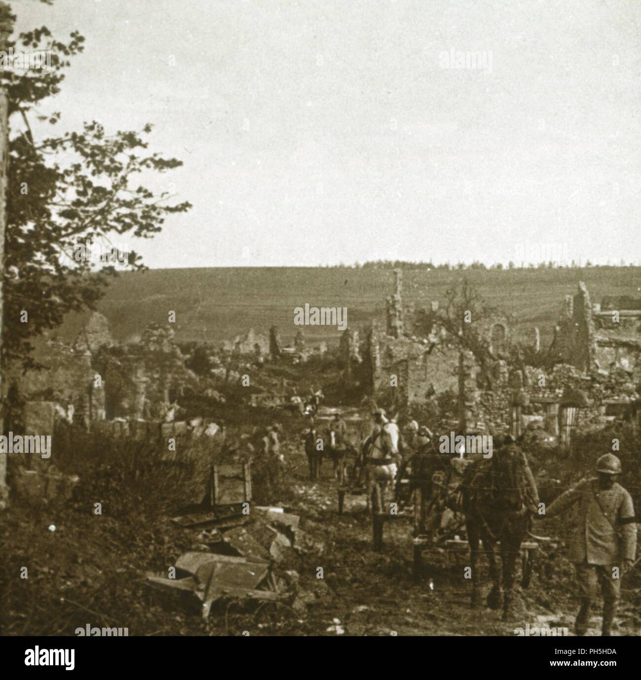 Convoi, Mouilly, la France du nord, c1914-c1918. Artiste : Inconnu. Banque D'Images