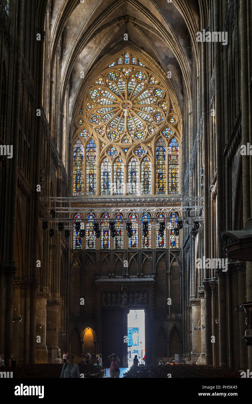 14e siècle rosace dans la cathédrale gothique de Saint Etienne de Metz / Cathédrale Saint-Étienne de Metz, Moselle, Lorraine, France Banque D'Images