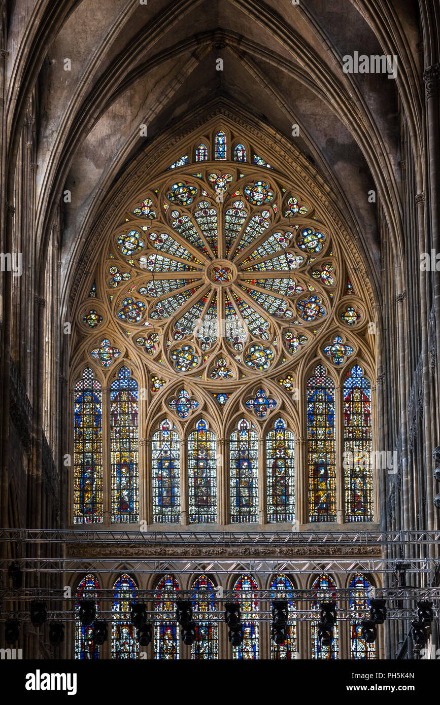 14e siècle rosace dans la cathédrale gothique de Saint Etienne de Metz / Cathédrale Saint-Étienne de Metz, Moselle, Lorraine, France Banque D'Images