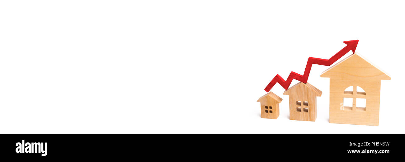 Maisons en rangée dans un peuplement de petite à grande avec une flèche rouge vers le haut. concept de forte demande pour l'immobilier. accroître l'efficacité énergétique du logement. r Banque D'Images