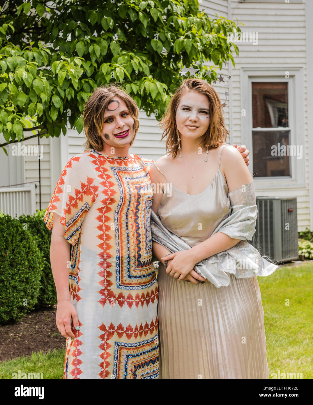 Pine Bush, NY /USA - 9 juin 2018 : deux concurrents dans Alien Pagent Banque D'Images