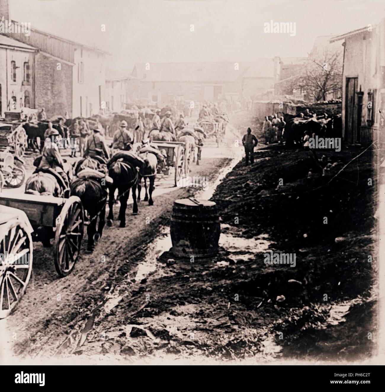 Les troupes à cheval avec les chariots, c1914-c1918. Artiste : Inconnu. Banque D'Images