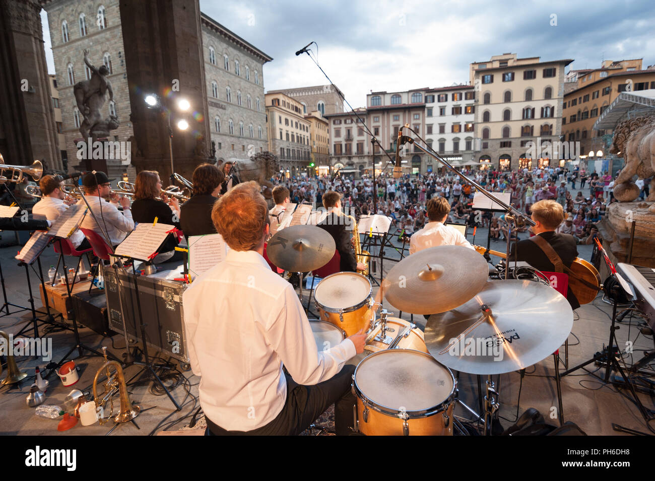 Florence, Italie - 11 juillet 2018, l'orchestre de jazz : vivre l'exécution devant public, dans une soirée d'été sur la Piazza della Signoria, Florence, Italie Banque D'Images