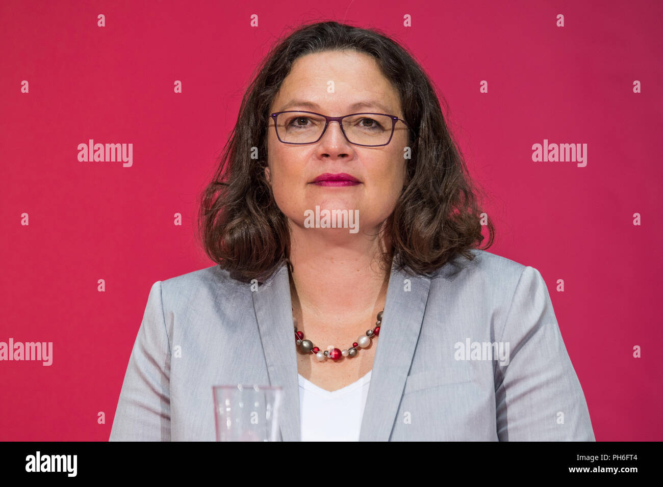 Andrea Nahles parlant à la maison Willy Brandt en août 2017 Banque D'Images