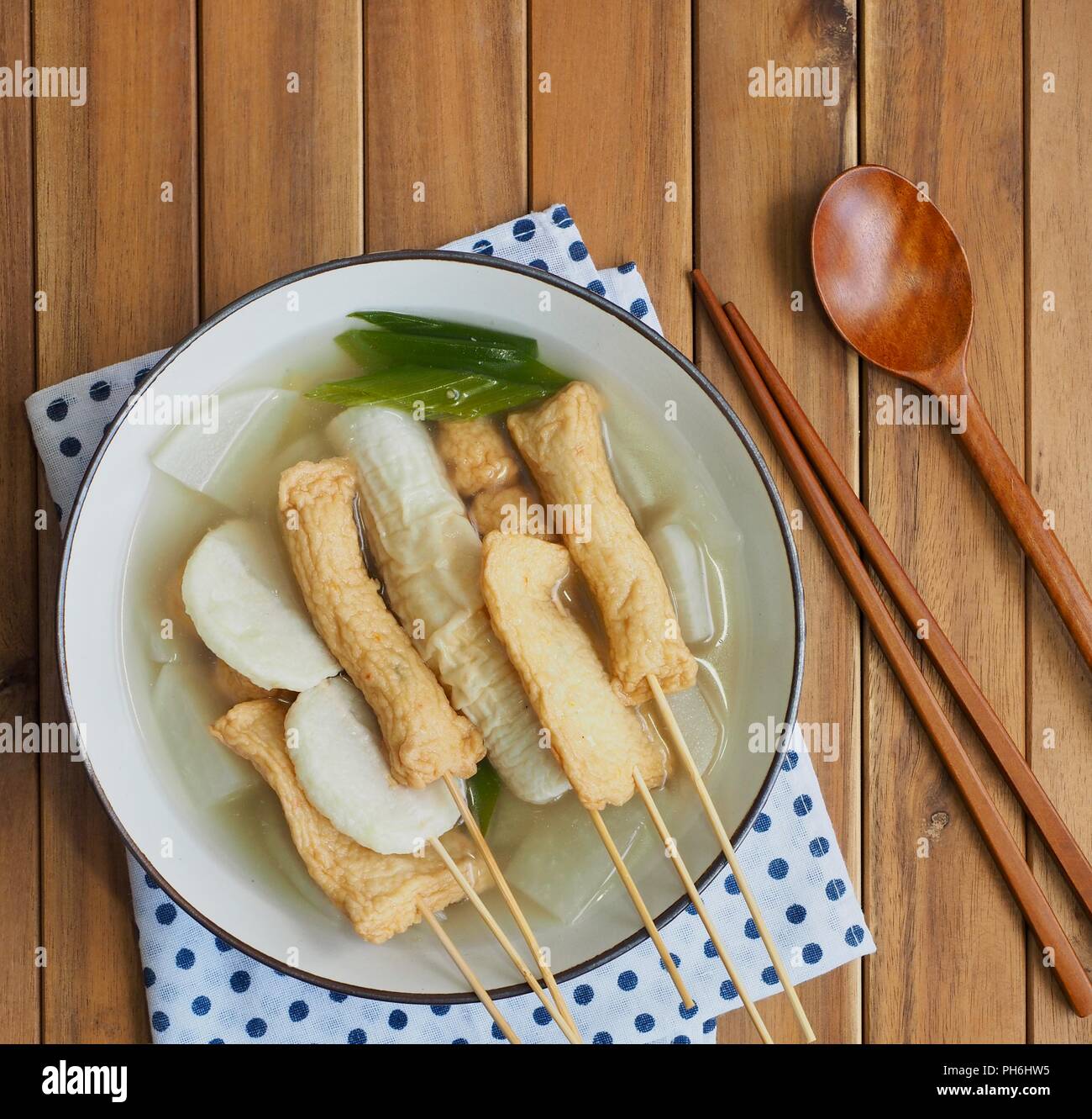 Pâte de poisson alimentaire asiatique stew, eomuk tang Banque D'Images