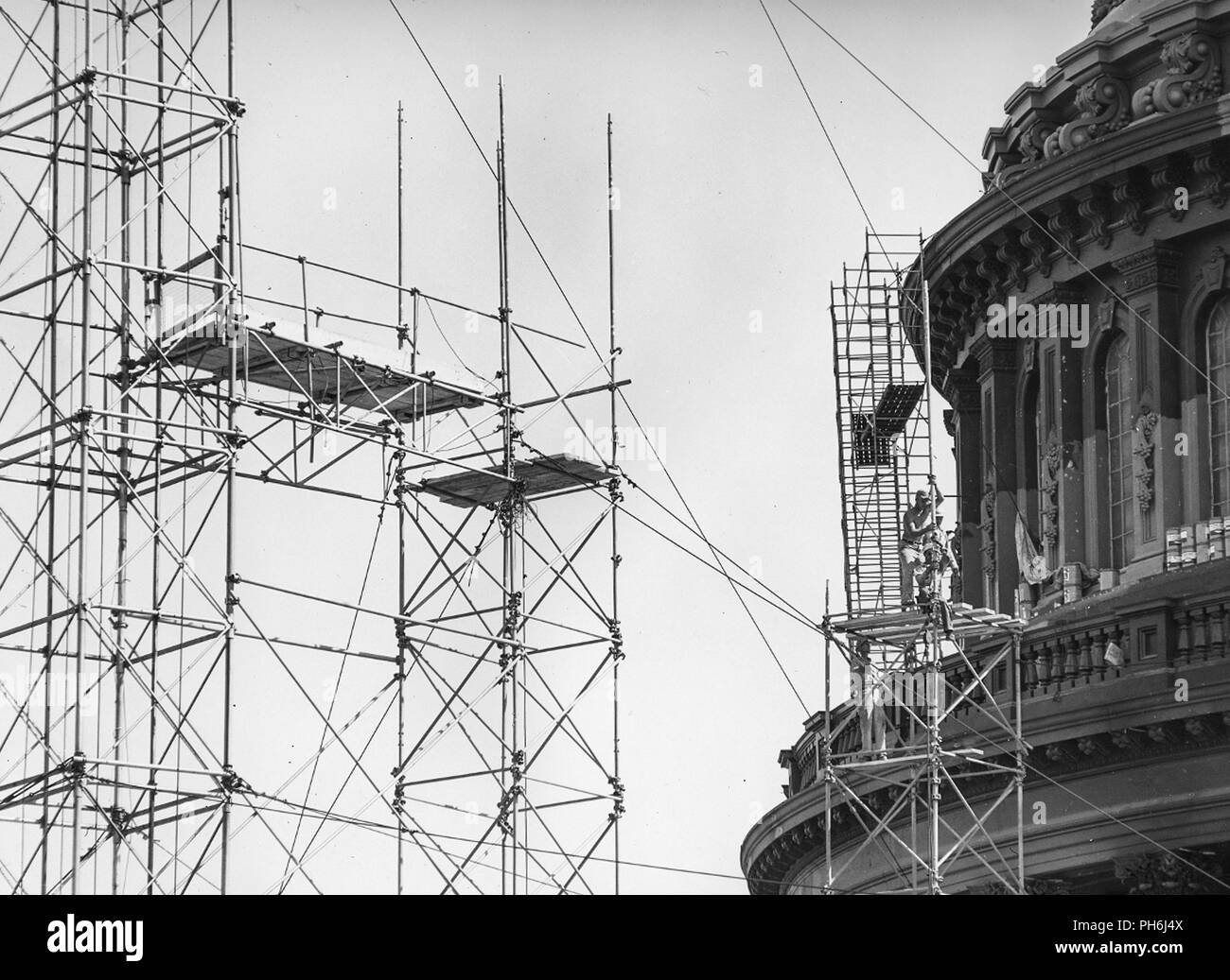 La tour d'échafaudage près du Dome est démantelé. Banque D'Images