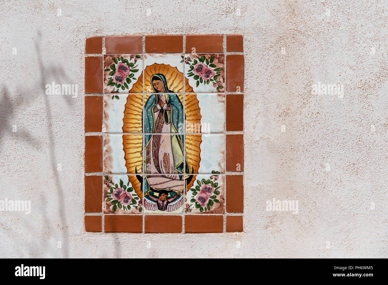 Photo mosaïque sur le mur de la Mission San Xavier. Banque D'Images