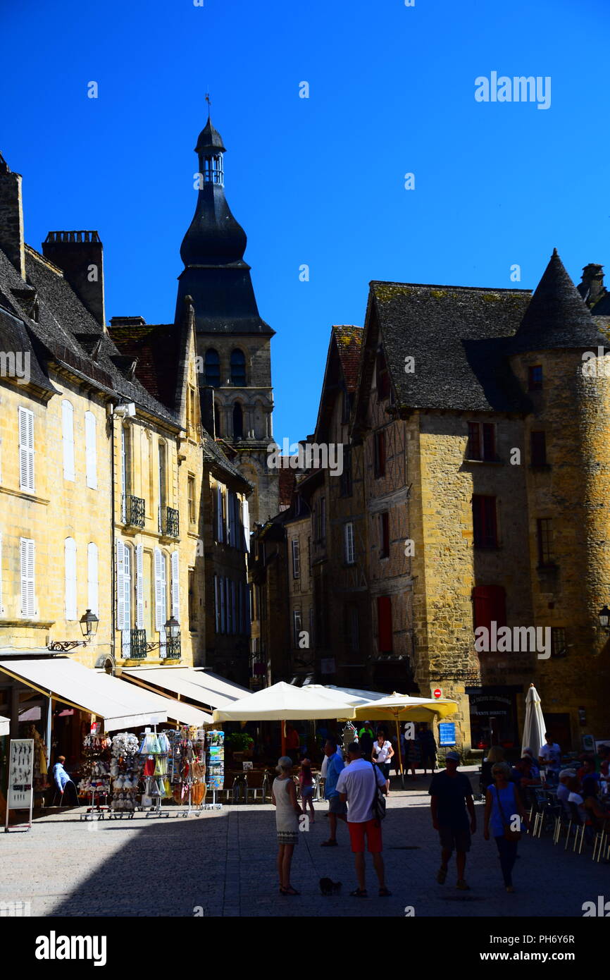 L'architecture et les places du village de Sarlat-la-canéda, en Dordogne de la France Banque D'Images