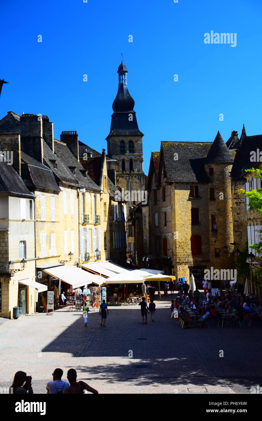 Vue sur le magnifique village de Sarlat-la-Caneda, France Banque D'Images