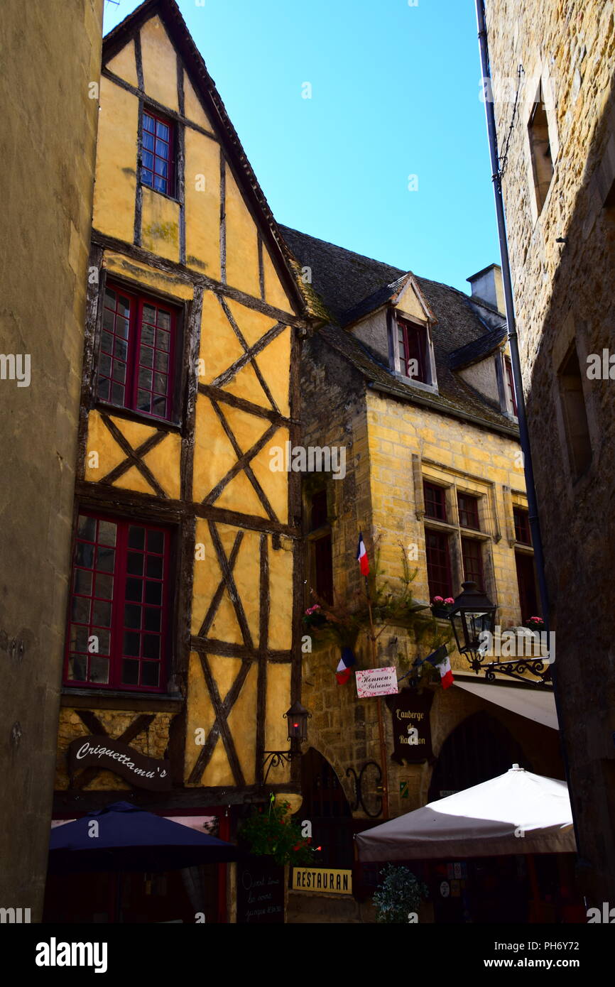 Vue sur le magnifique village de Sarlat-la-Caneda, France Banque D'Images