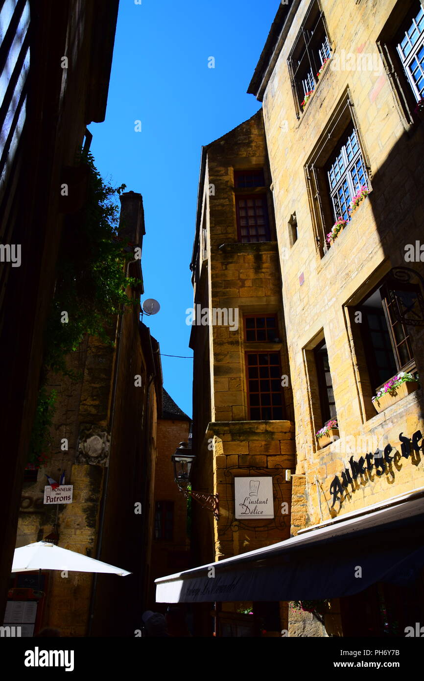 Vue sur le magnifique village de Sarlat-la-Caneda, France Banque D'Images