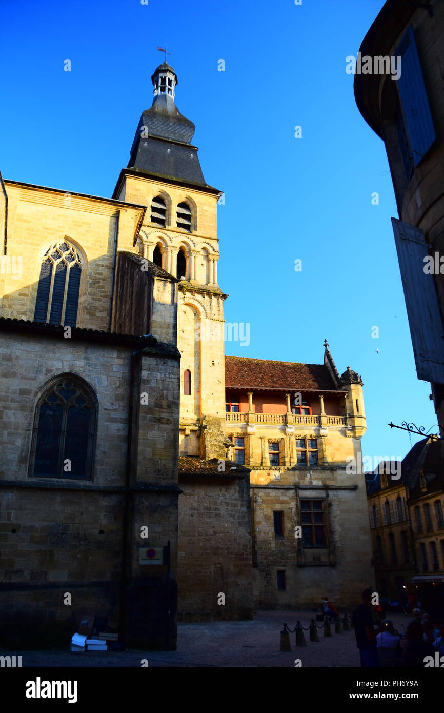 Vue sur le magnifique village de Sarlat-la-Caneda, France Banque D'Images