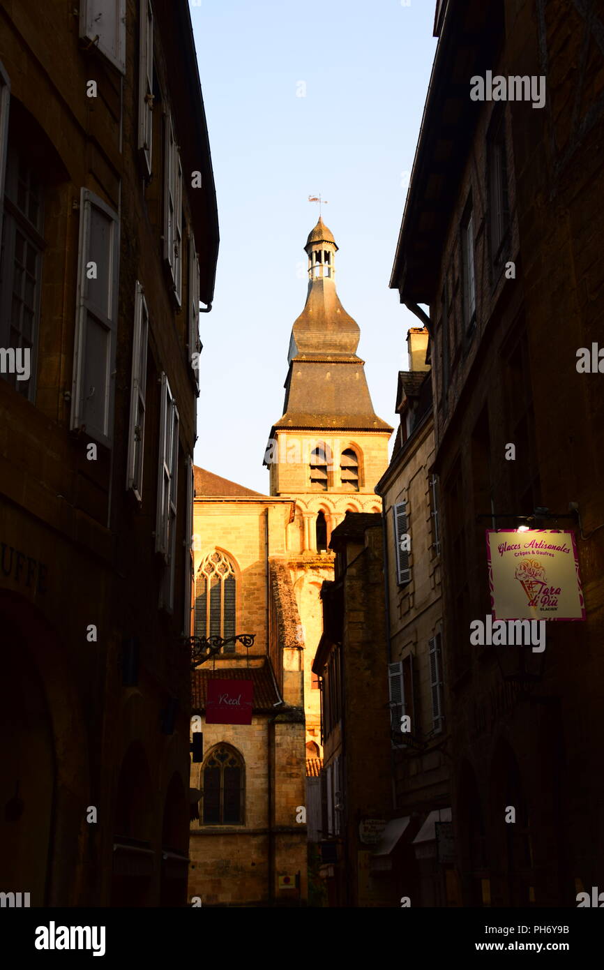 Vue sur le magnifique village de Sarlat-la-Caneda, France Banque D'Images