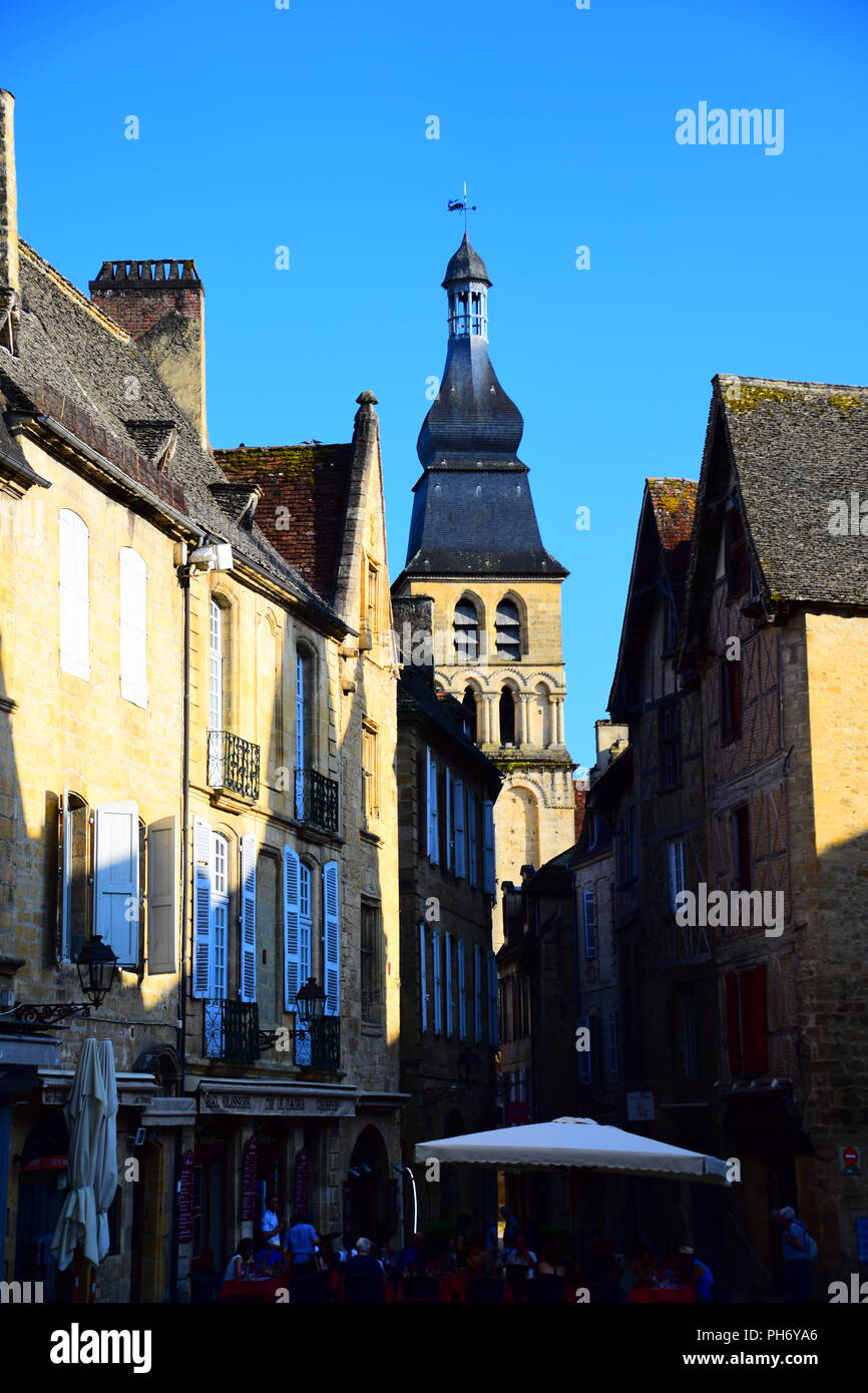 Vue sur le magnifique village de Sarlat-la-Caneda, France Banque D'Images