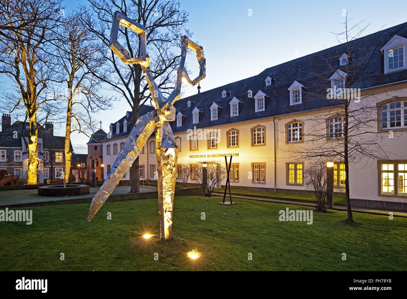 Ciseaux sculpture en face de la lame, Musée Allemand Solingen, Allemagne Banque D'Images