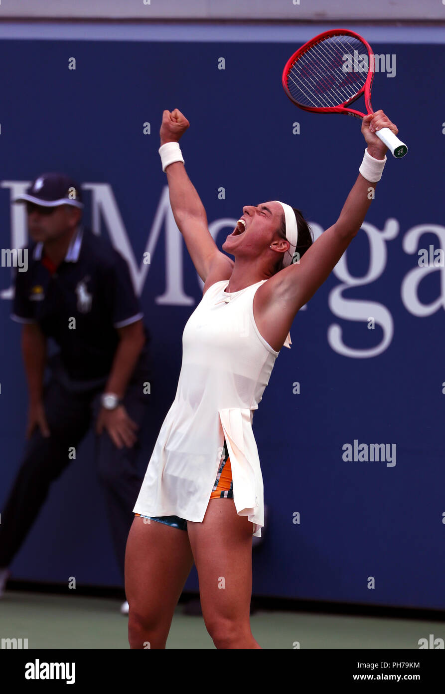 Flushing Meadows, New York - 30 août 2018 : US Open de Tennis : Caroline Garcia de la France célèbre sa deuxième victoire sur Monica Puig de Puerto Rico à l'US Open à Flushing Meadows, New York. Crédit : Adam Stoltman/Alamy Live News Banque D'Images