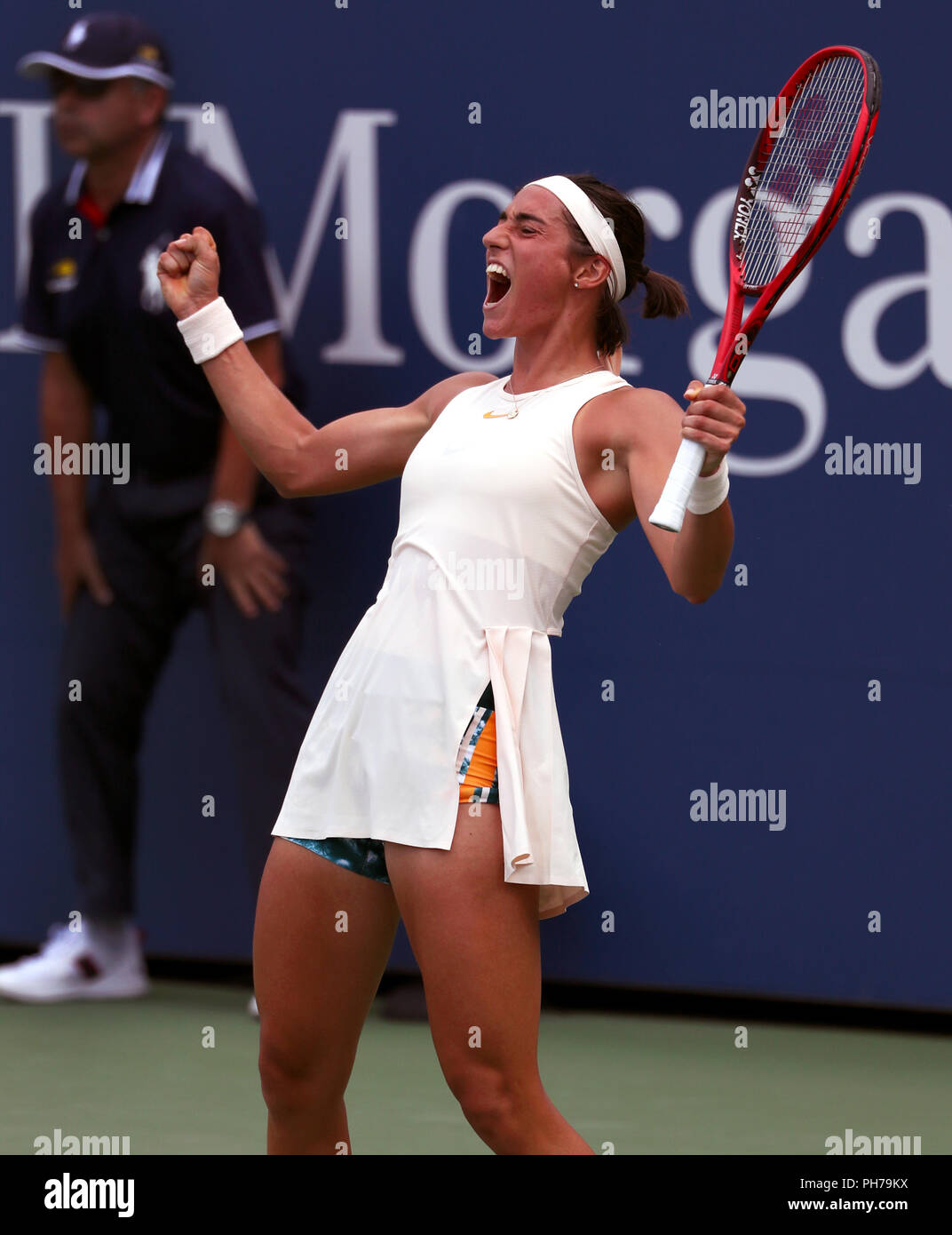 Flushing Meadows, New York - 30 août 2018 : US Open de Tennis : Caroline Garcia de la France célèbre sa deuxième victoire sur Monica Puig de Puerto Rico à l'US Open à Flushing Meadows, New York. Crédit : Adam Stoltman/Alamy Live News Banque D'Images