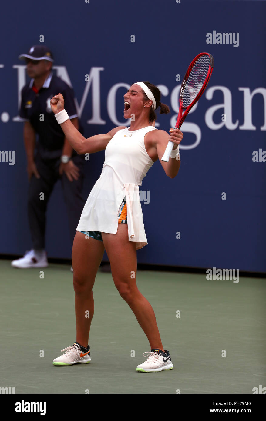 Flushing Meadows, New York - 30 août 2018 : US Open de Tennis : Caroline Garcia de la France célèbre sa deuxième victoire sur Monica Puig de Puerto Rico à l'US Open à Flushing Meadows, New York. Crédit : Adam Stoltman/Alamy Live News Banque D'Images