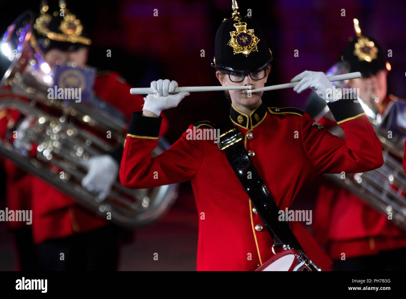 Moscou, Russie. 30 août 2018. Les membres du groupe des jeunes Impériale Brentwood effectuer de la tour Spasskaya 2018 Festival International de musiques militaires, de la Place Rouge de Moscou, Russie Crédit : Nikolay Vinokourov/Alamy Live News Banque D'Images