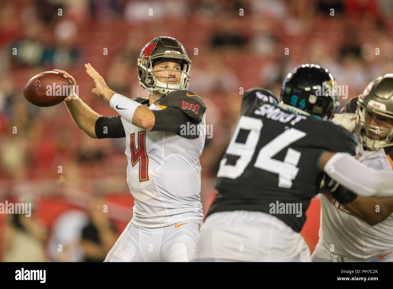 Tampa, Floride, USA. Août 30, 2018. Tampa Bay Buccaneers quart-arrière Ryan Griffin (4) revient à passer à l'encontre de la Jacksonville Jaguars chez Raymond James Stadium le jeudi 30 août 2018 à Tampa, en Floride. Credit : Travis Pendergrass/ZUMA/Alamy Fil Live News Banque D'Images