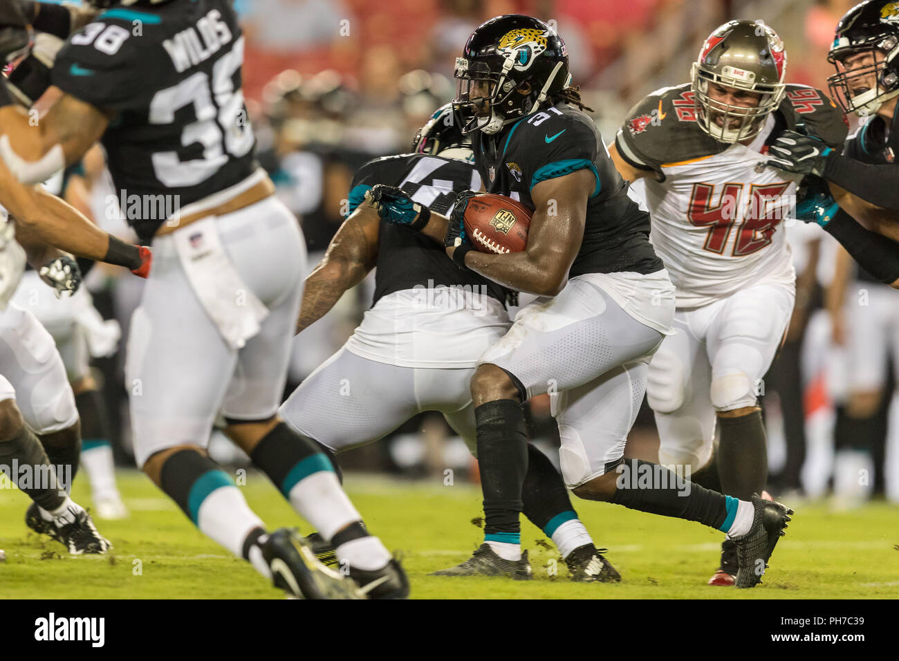 Tampa, Floride, USA. Août 30, 2018. Jacksonville Jaguars Jalen évoluait Myrick (31) porte le ballon pendant le match contre les Tampa Bay Buccaneers au Stade Raymond James, le jeudi 30 août 2018 à Tampa, en Floride. Credit : Travis Pendergrass/ZUMA/Alamy Fil Live News Banque D'Images