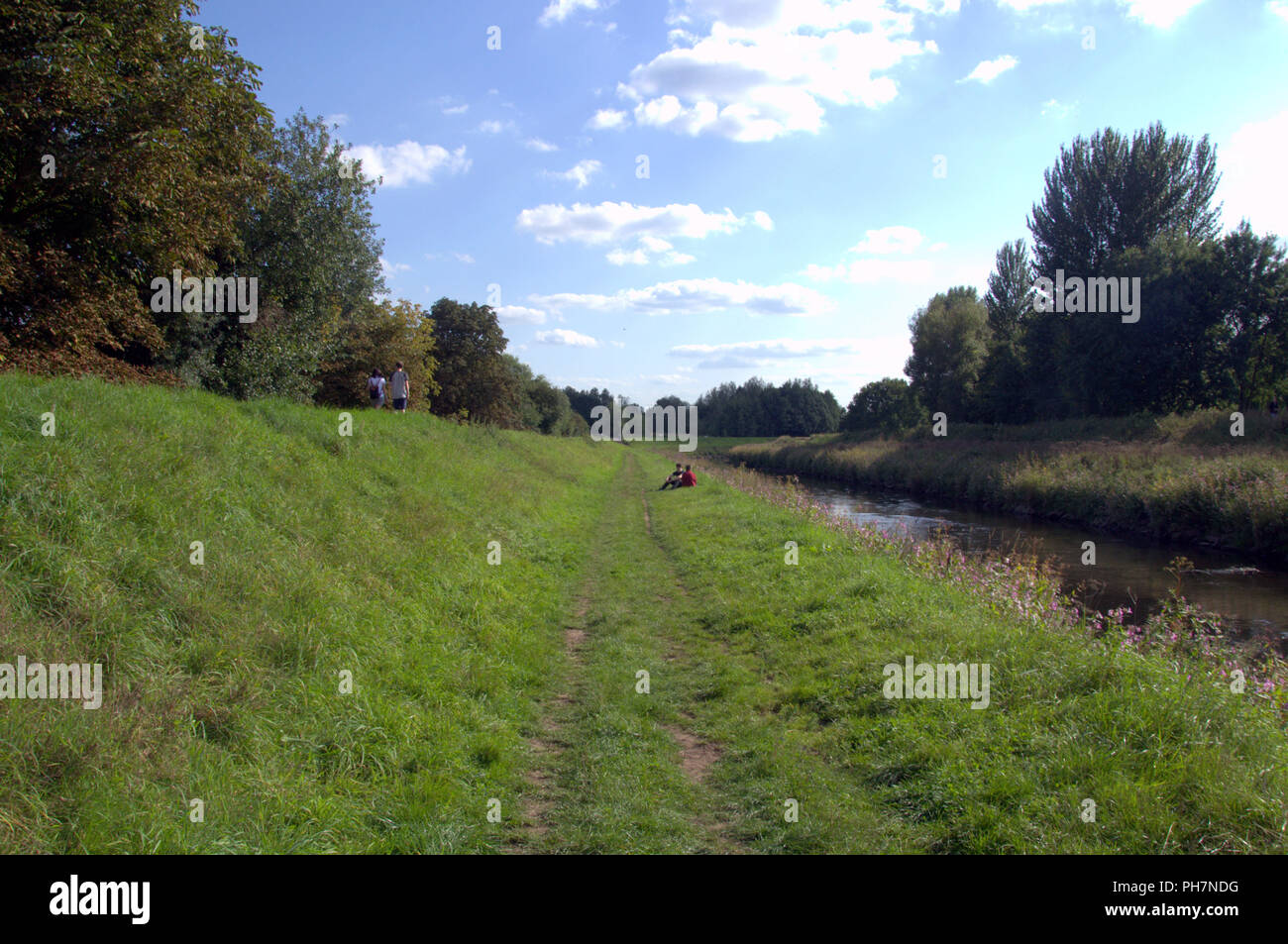 Manchester, UK. 31 août, 2018. Les gens profiter du soleil le dernier jour en août à côté de la rivière Mersey à Didsbury, Manchester. Credit : Terry Waller Alamy Live News Banque D'Images
