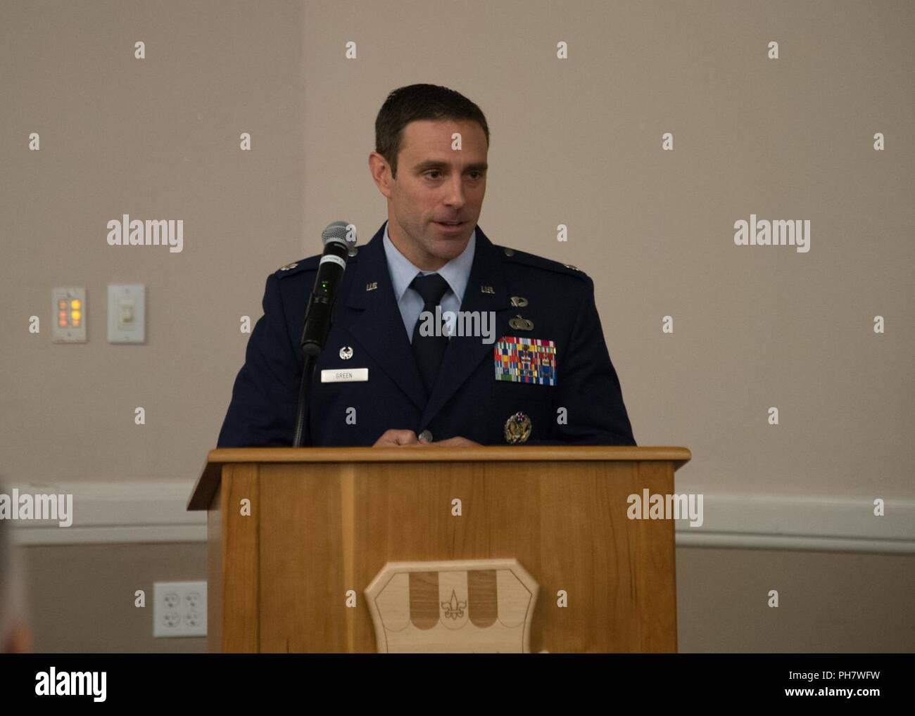 Le major Steven Green Jr, 2e Partie, commandant de l'Escadron prend le commandement de la 2e les inconvénients du lieutenant-colonel Jennifer Burnett à base aérienne de Barksdale, en Louisiane, le 25 juin 2018. Banque D'Images