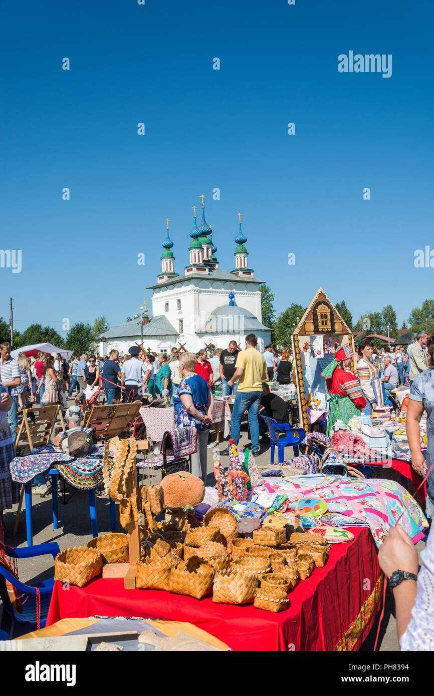 Luh, région d'Ivanovo, Russie - 08/25/2018 : au festival régional-juste-luchok Luk 25 Août 2018 dans la ville de Luh, région d'Ivanovo, Russie. Banque D'Images