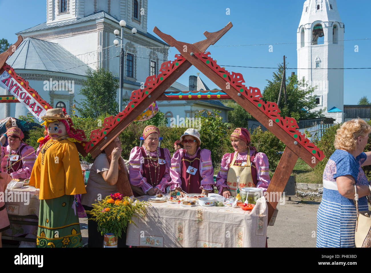 Luh, région d'Ivanovo, Russie - 08/25/2018 : Vente de concombres et tomates à l'échelon régional festival-juste-luchok Luk 25 Août 2018 dans la ville de Banque D'Images