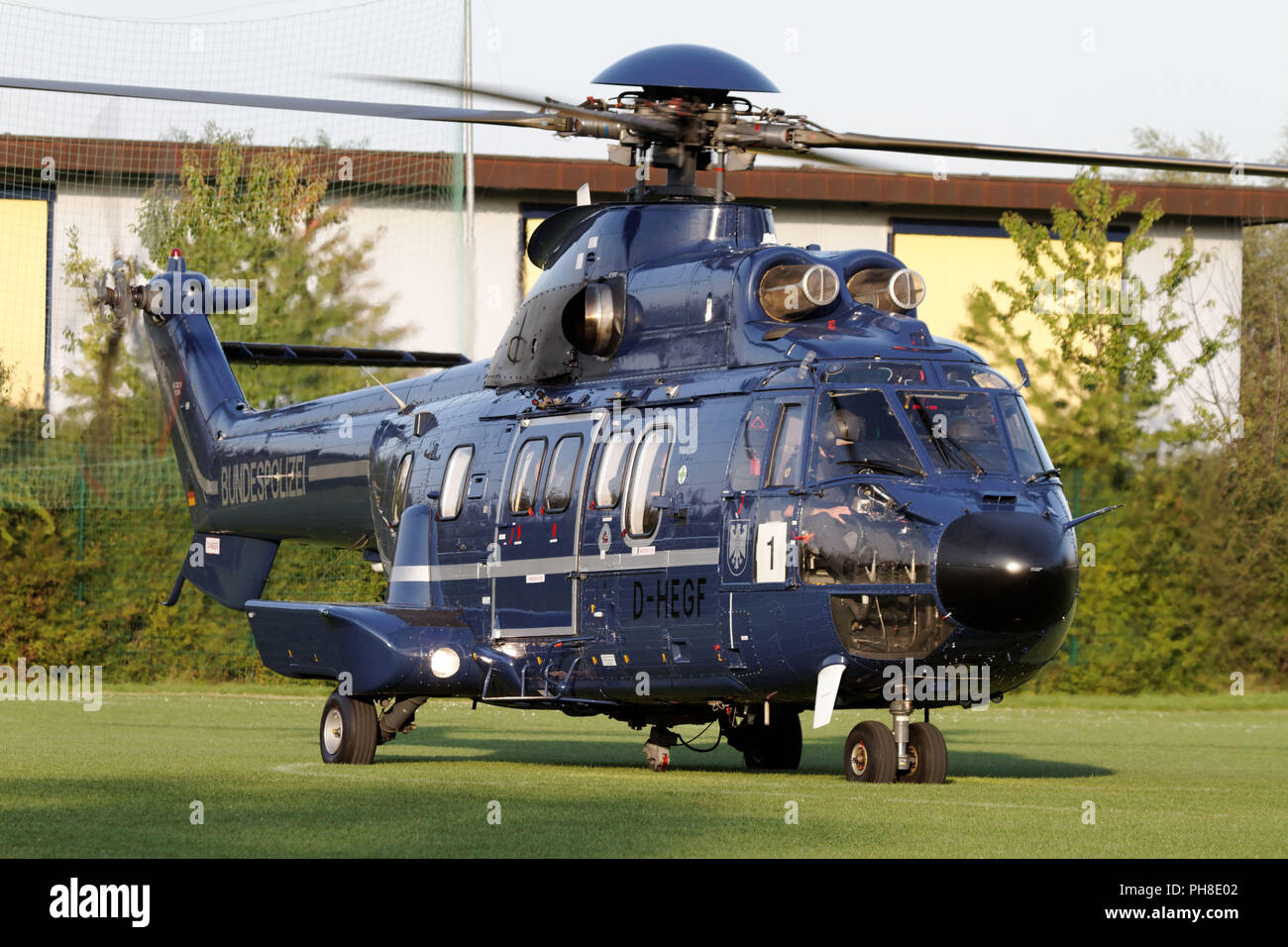 AS 332 L1 hélicoptère Super Puma de la Pol Photo Stock - Alamy