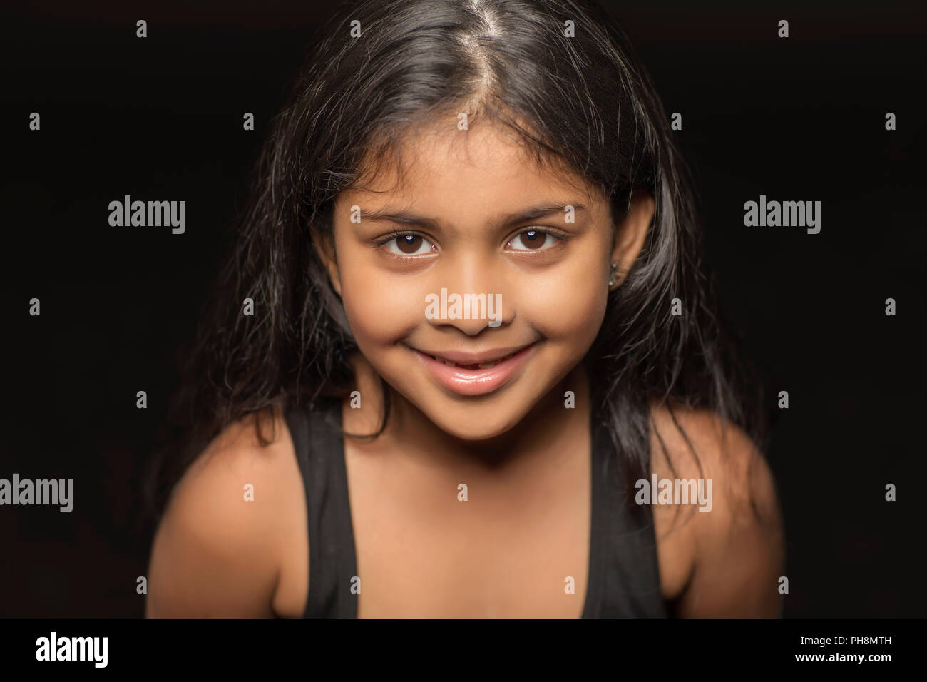 Portrait of smiling little girl Banque D'Images