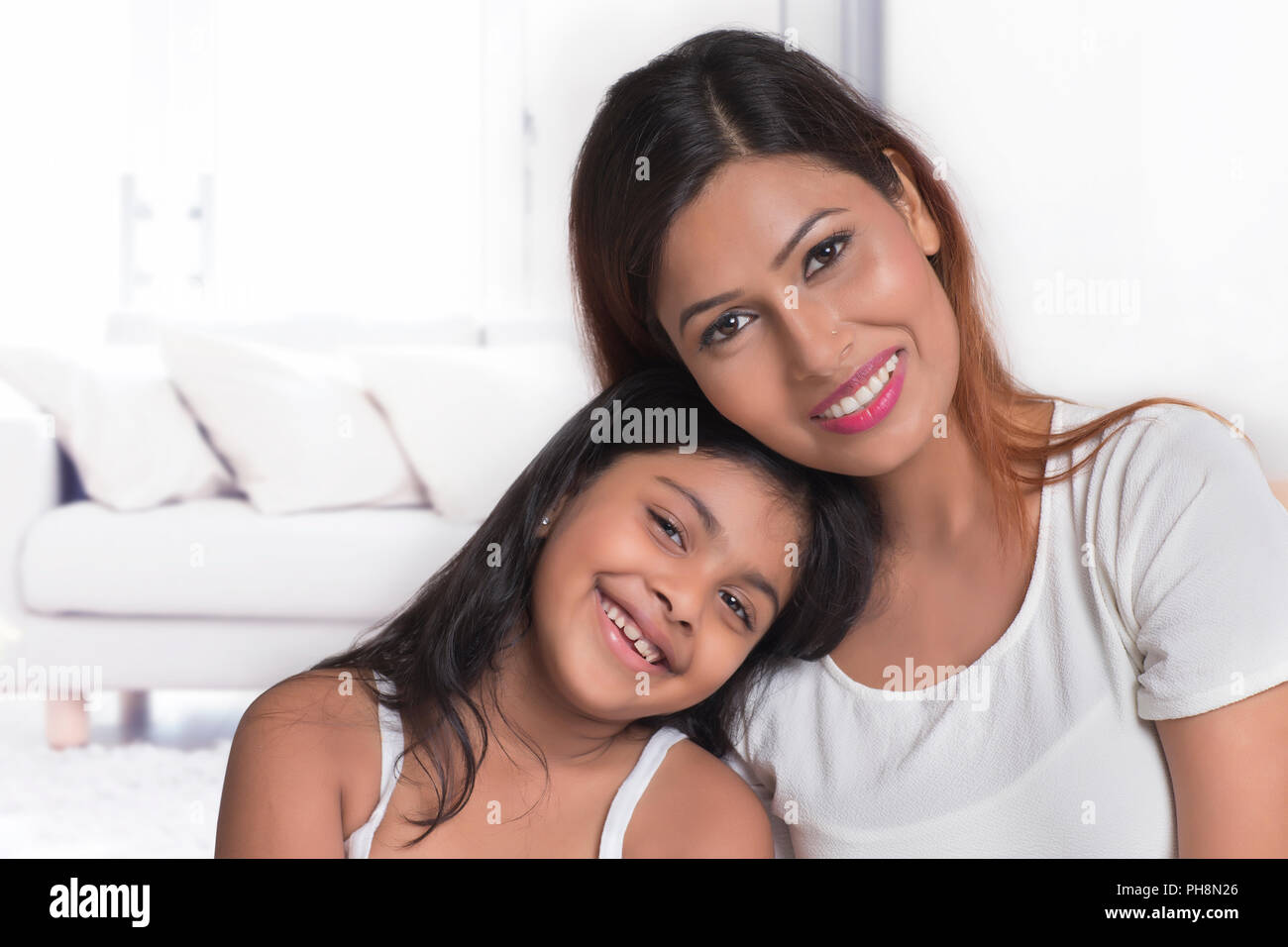 Portrait of smiling mother and daughter Banque D'Images