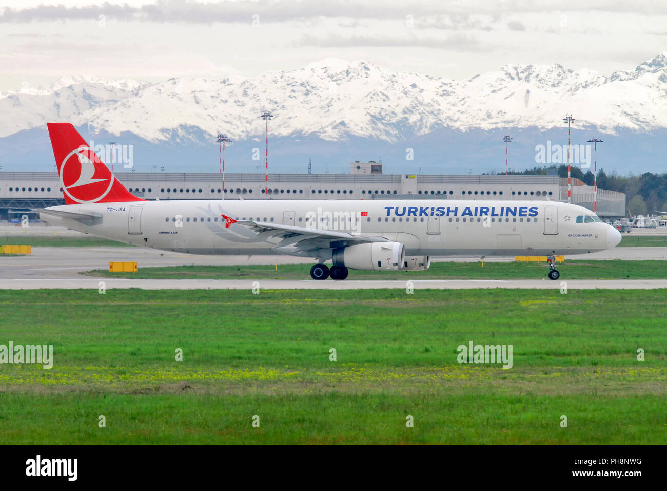 Turkish Airlines Airbus A321-200 (TC-JSA) à Milan - Malpensa (MXP / LIMC) Italie Banque D'Images